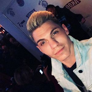 Meet your Posher, Christopher